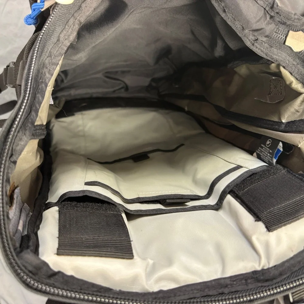 Vintage 686 G.I. Pack Backpack Snowboarding Technical Camo Black Grey